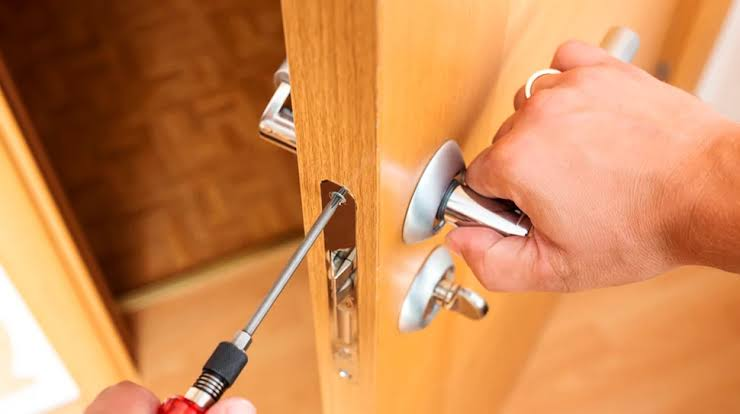 Reparacion de cerrojos y cerraduras de puerta